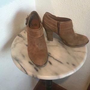 Söftt Tan Suede Ankle Booties