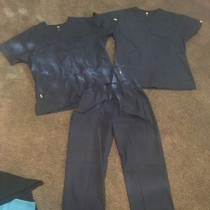 Wonderwinks scrub set