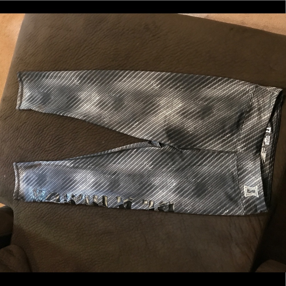 Capri Workout Leggings. NWT!!