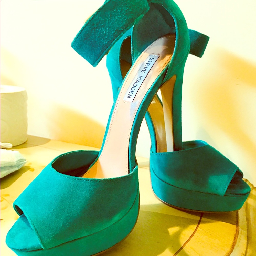 Steve Madden Suede Pumps