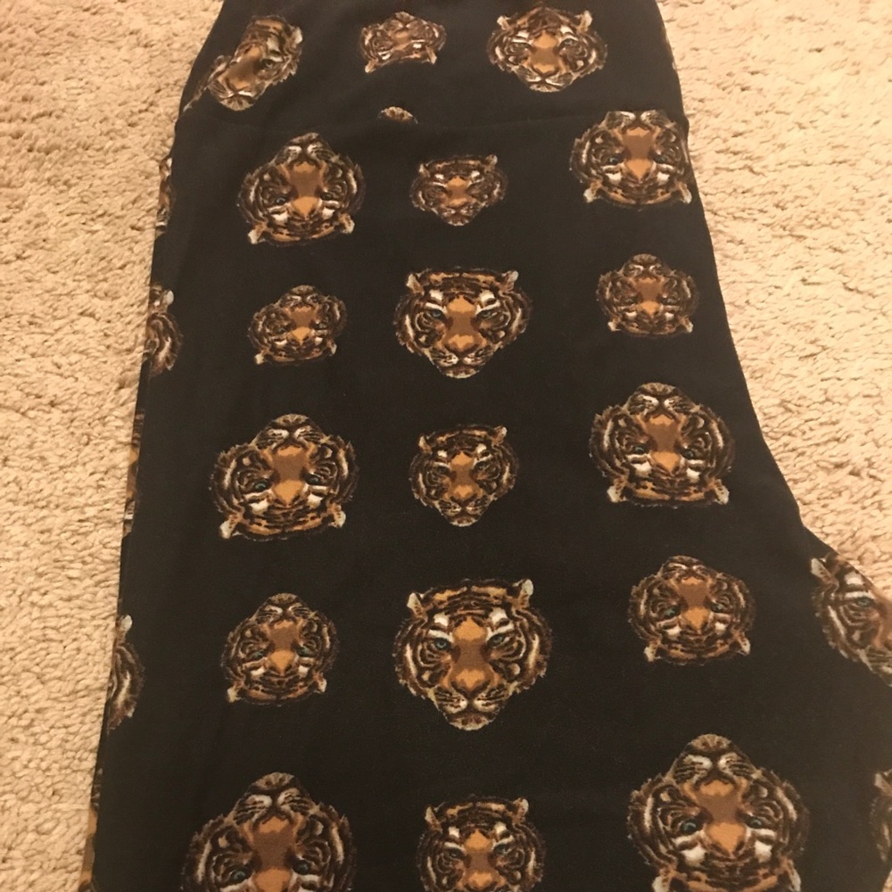 Lularoe tall and curvy leggings