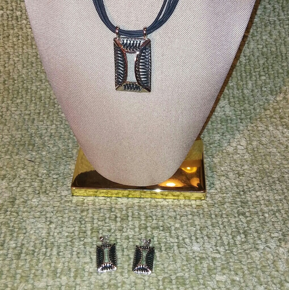 Silver tone necklace with black threads earrings