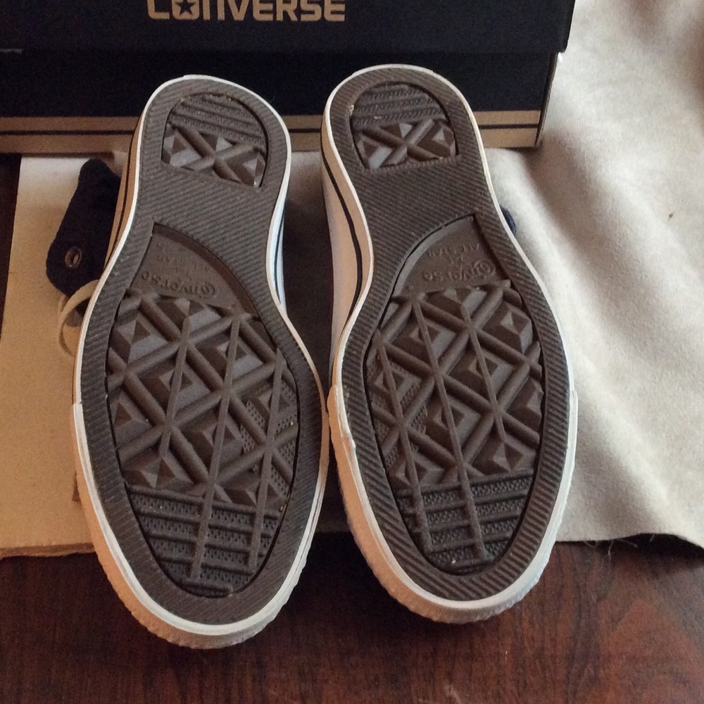 Shoe - Picture 2 of 4