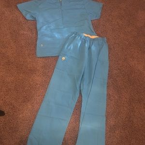 Wonderwinks scrub set