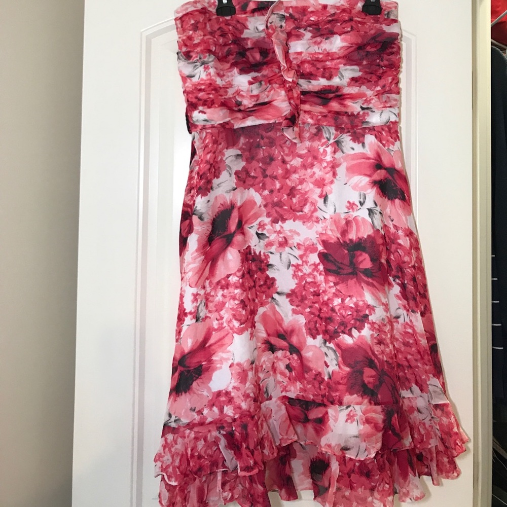 Whit house black market 14 floral dress