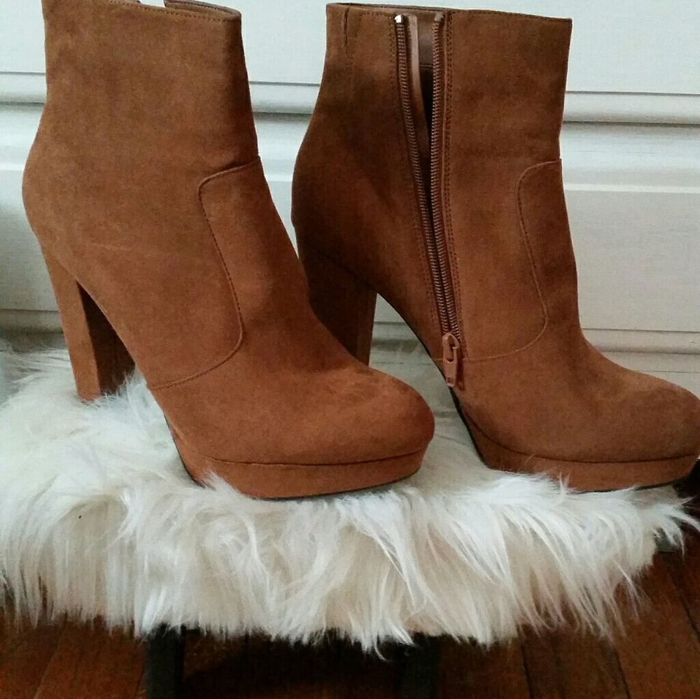Way too cute Suede like booties