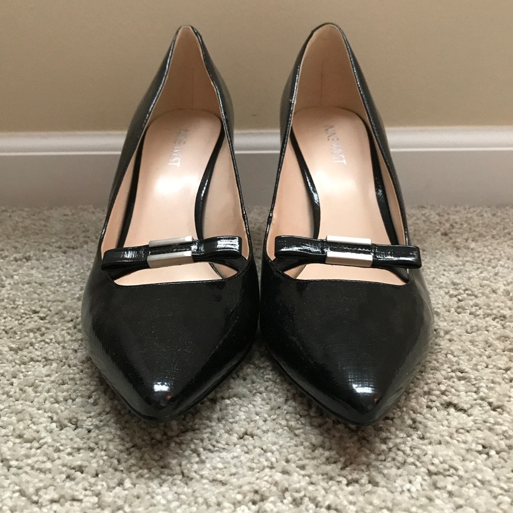 Nine West Pointed Toe heels with bow