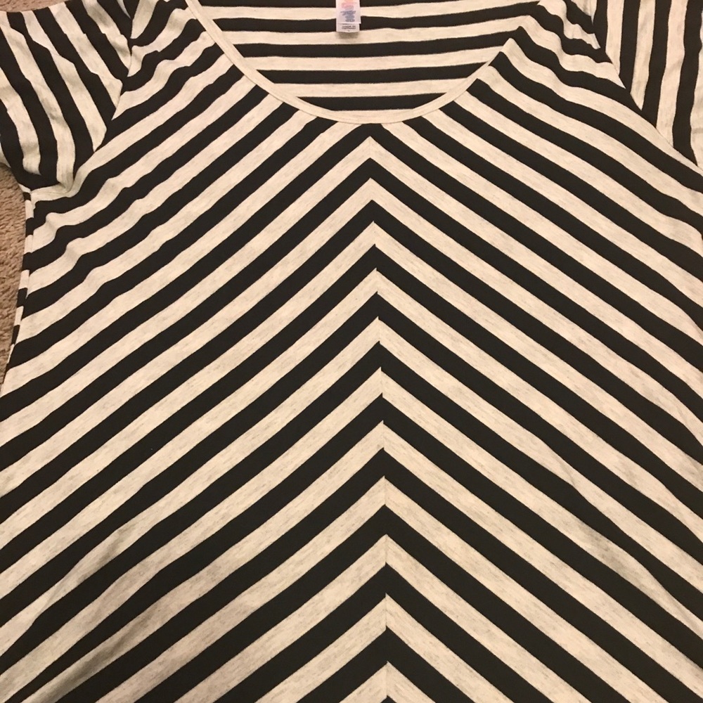 Lularoe classic tee