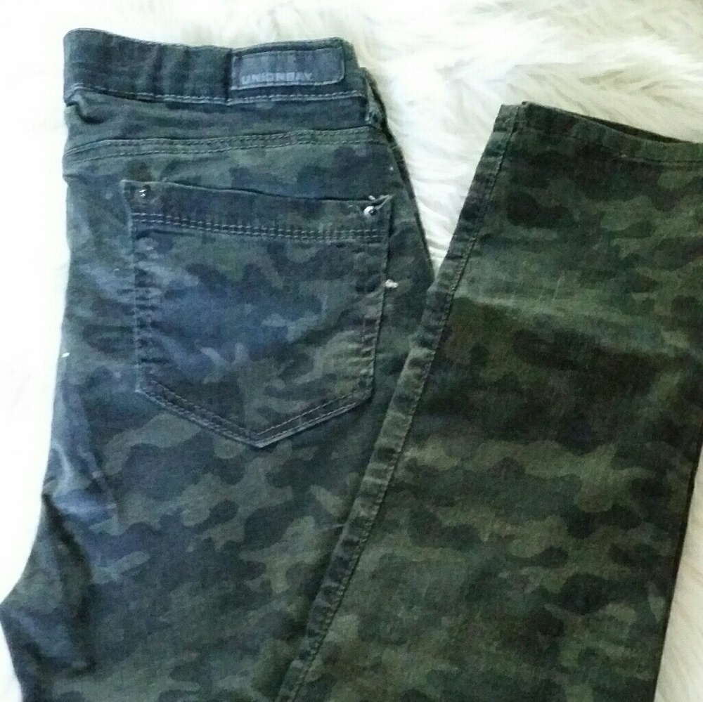 Camo skinny jeans