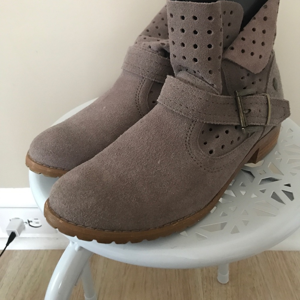 Short boots