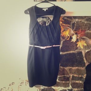 Black sleeveless dress
