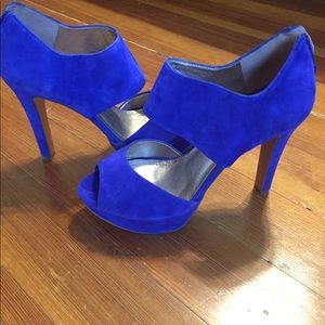 Blue suede BCBG high heels