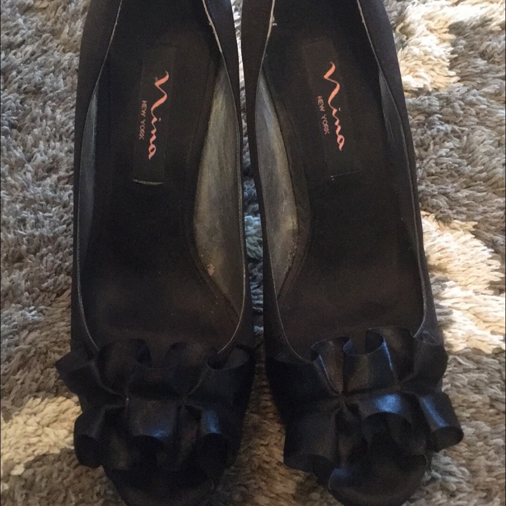 Nina black satin pumps in EUC!