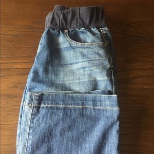 Holding for @zpta GAP maternity jeans sz 12