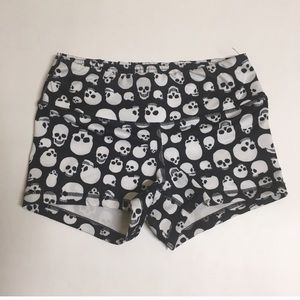 Fleo shorts size xs skull print rare!