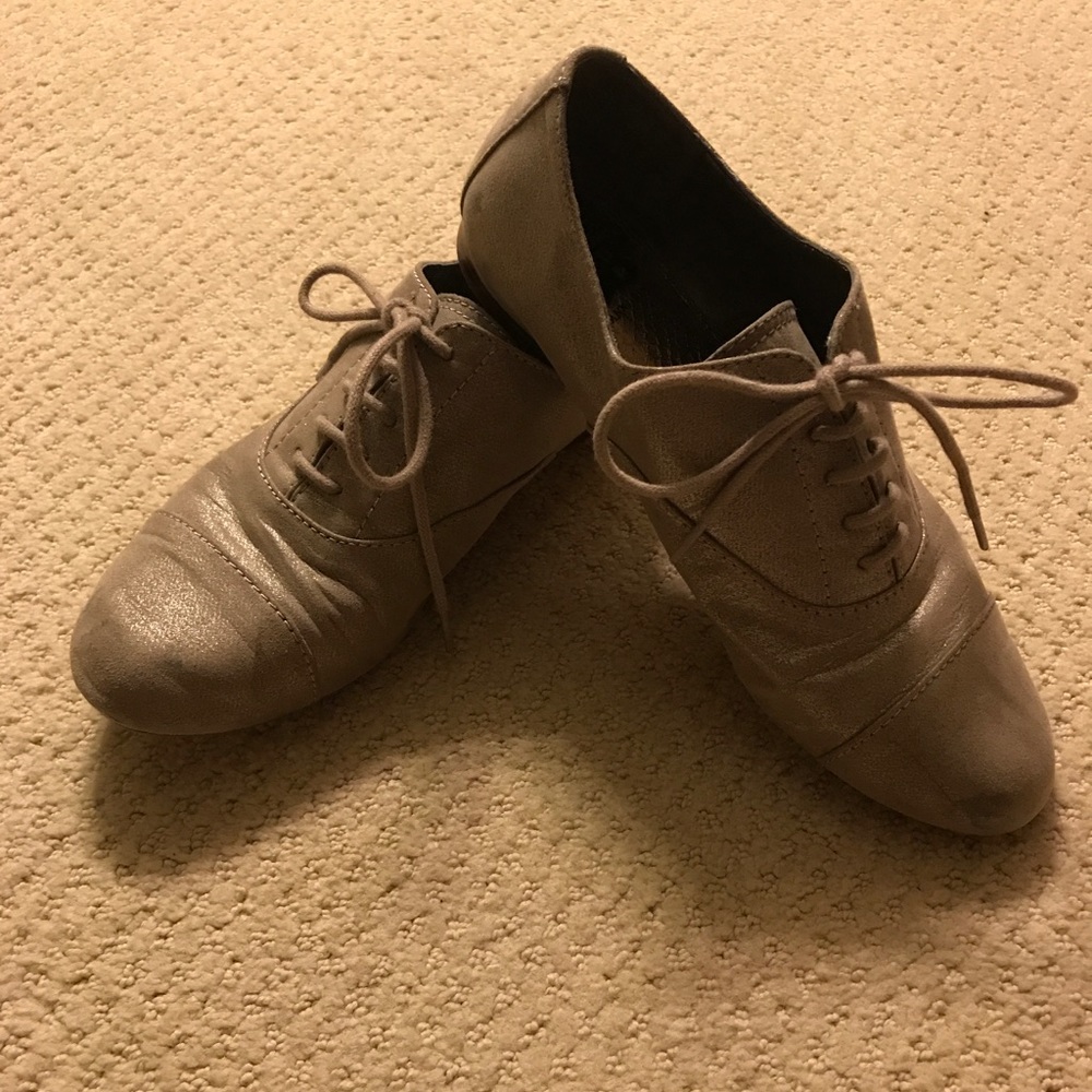 Women's shoes
