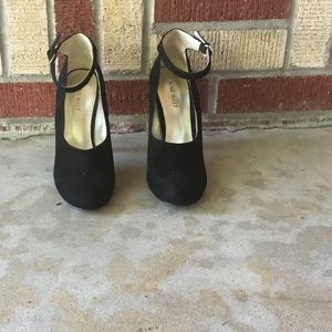 Super chic Nine West Heels