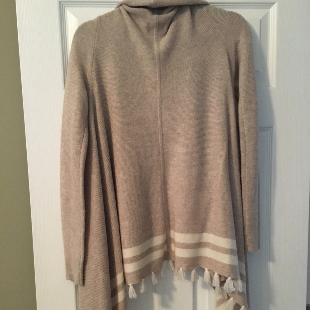 Vineyard Vines sweater with tassel accents