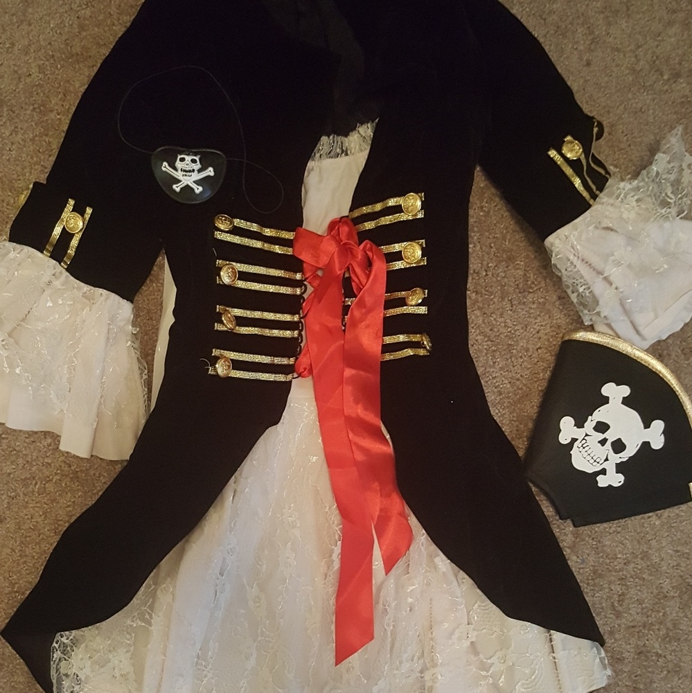 Costume - Picture 2 of 2