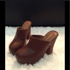 Bamboo Studded Clogs - Cognac