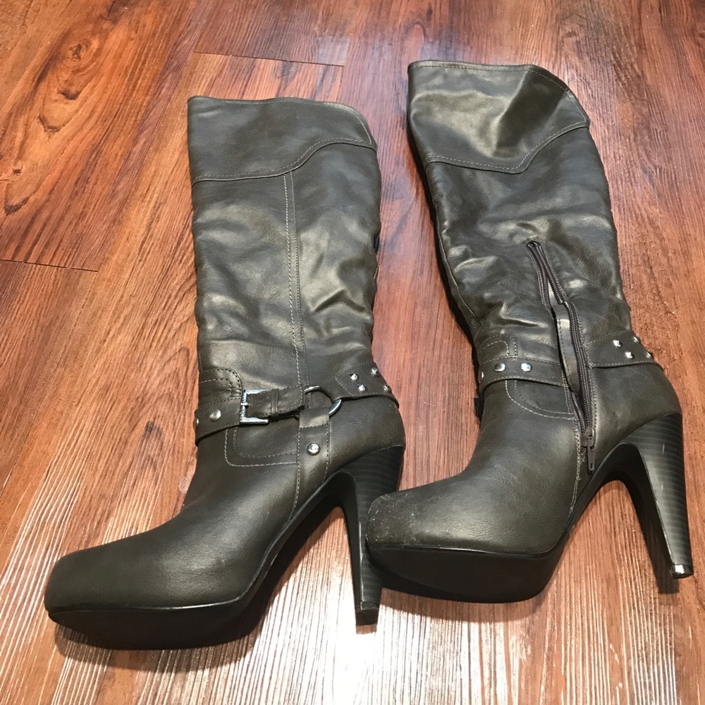 Guess grey boots