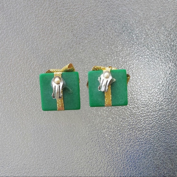 VTG Green Gift Wrapped Presents w/ Gold Bows Clip On BLING Earrings - Picture 2 of 6