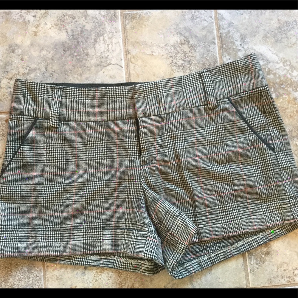 Alice & Olivia black and red houndstooth shorts