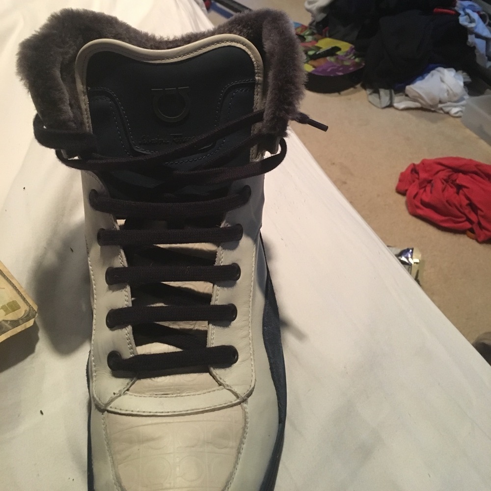 Authentic Ferragamo's fur inside - Picture 1 of 4