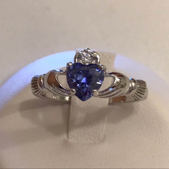 Sterling Silver /& Tanzanite CZ Crystal December Birthstone Claddagh Ring I U