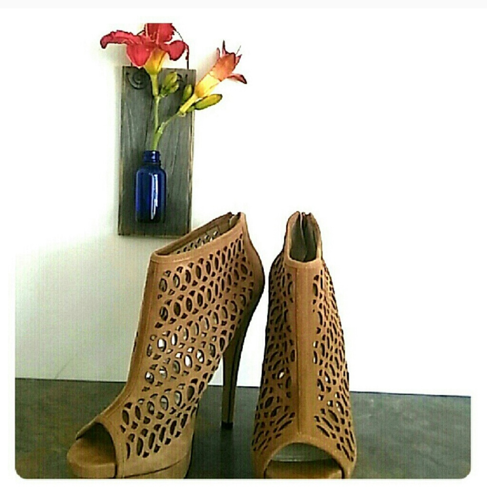 ALDO· Taupe Heels · sz 8.5