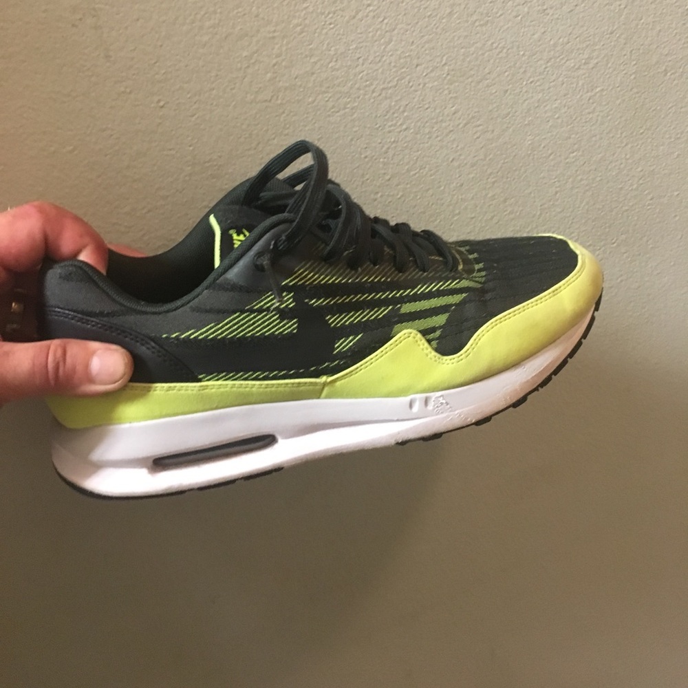 Men's Nike air max (great condition, barley worn)