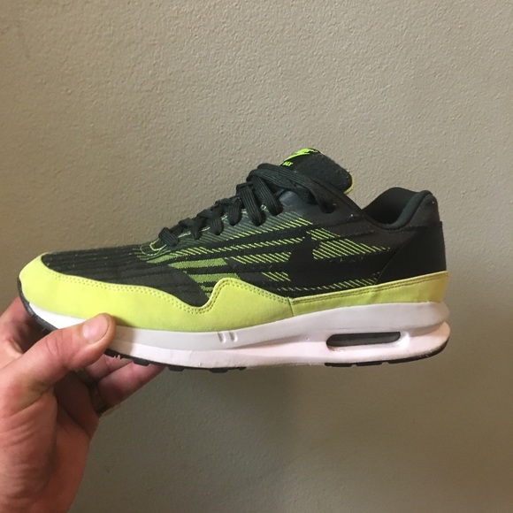 Men's Nike air max (great condition, barley worn) - Picture 2 of 2