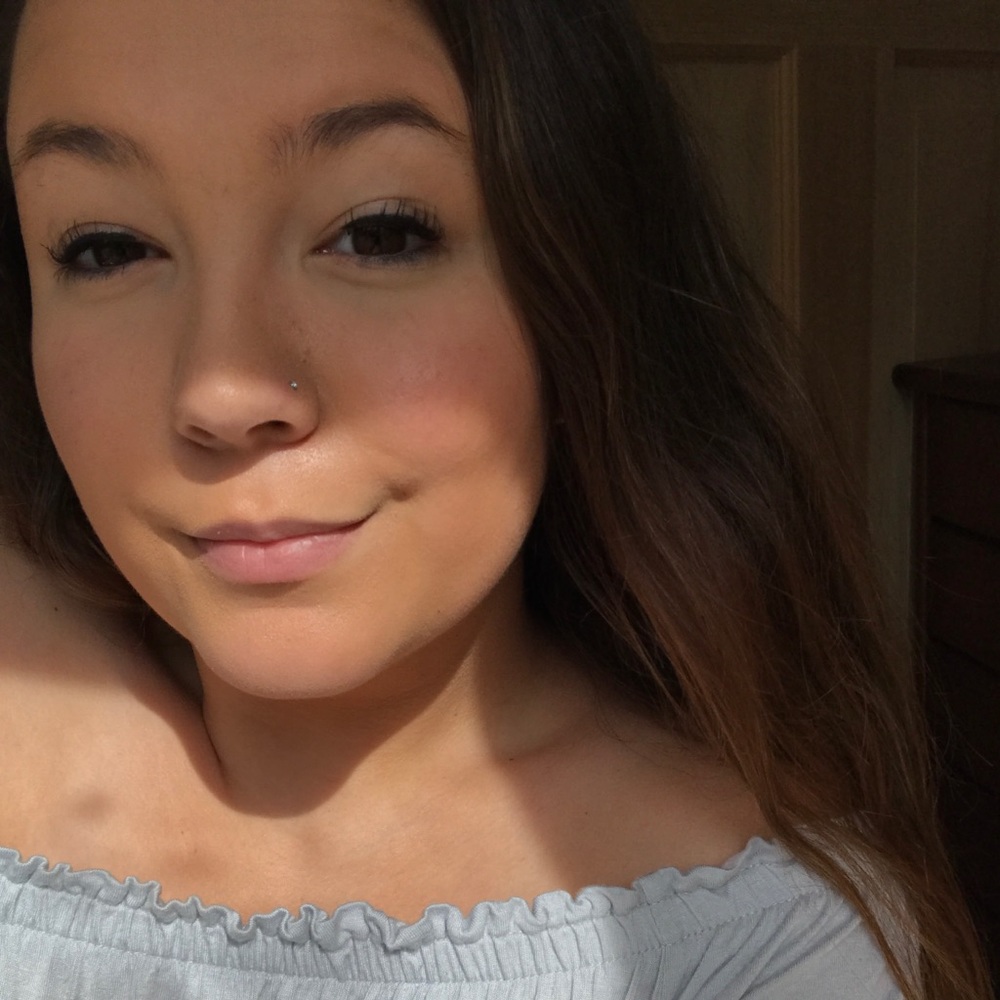 Meet your Posher, Adrianna