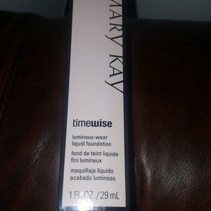Mary Kay time wise liquid foundation /Ivory 2