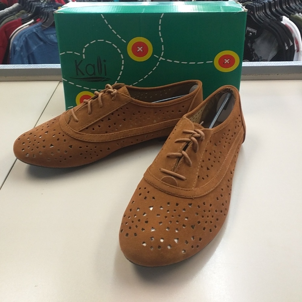 Cognac oxfords with geometric cut shapes