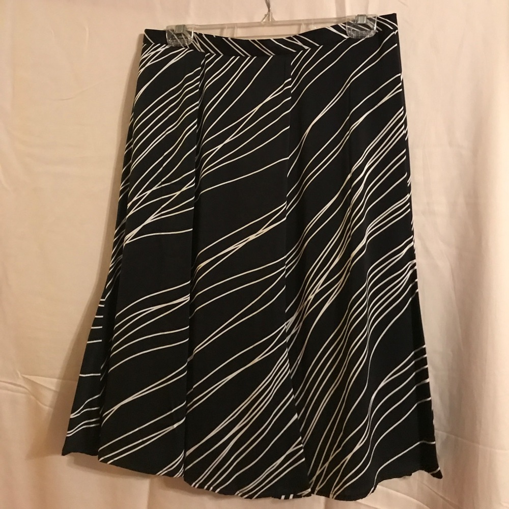 Black and white stripes flare skirt 100%Silk