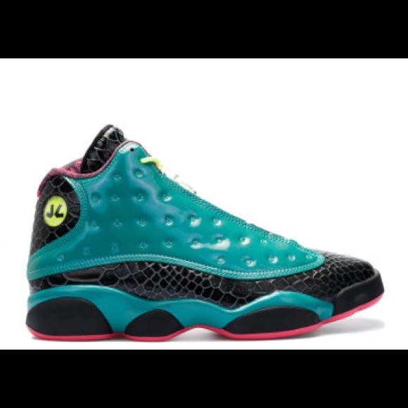 Athletic_Shoes