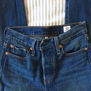 EUC Levi's Wedgie Icon Jean, 25