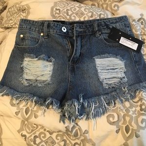 BRAND NEW boohoo ripped jean shorts