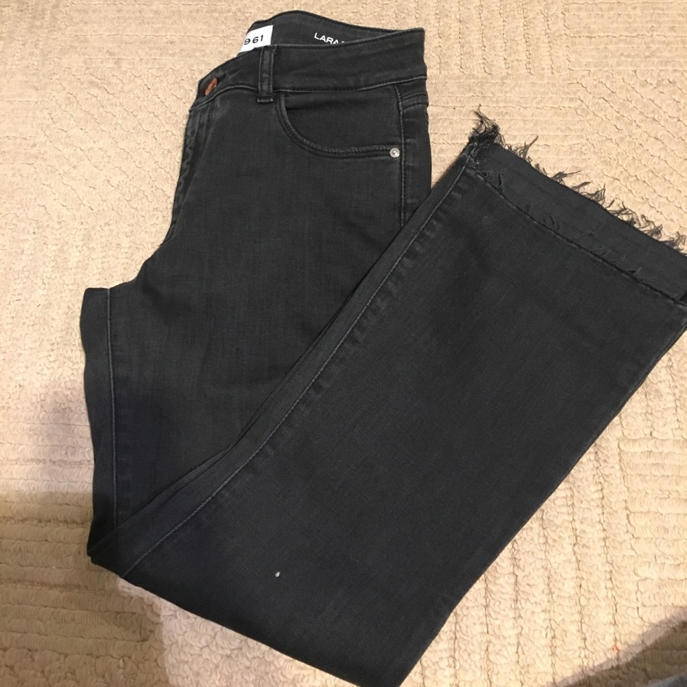 DL1962 Lara crop flare with step hem detail