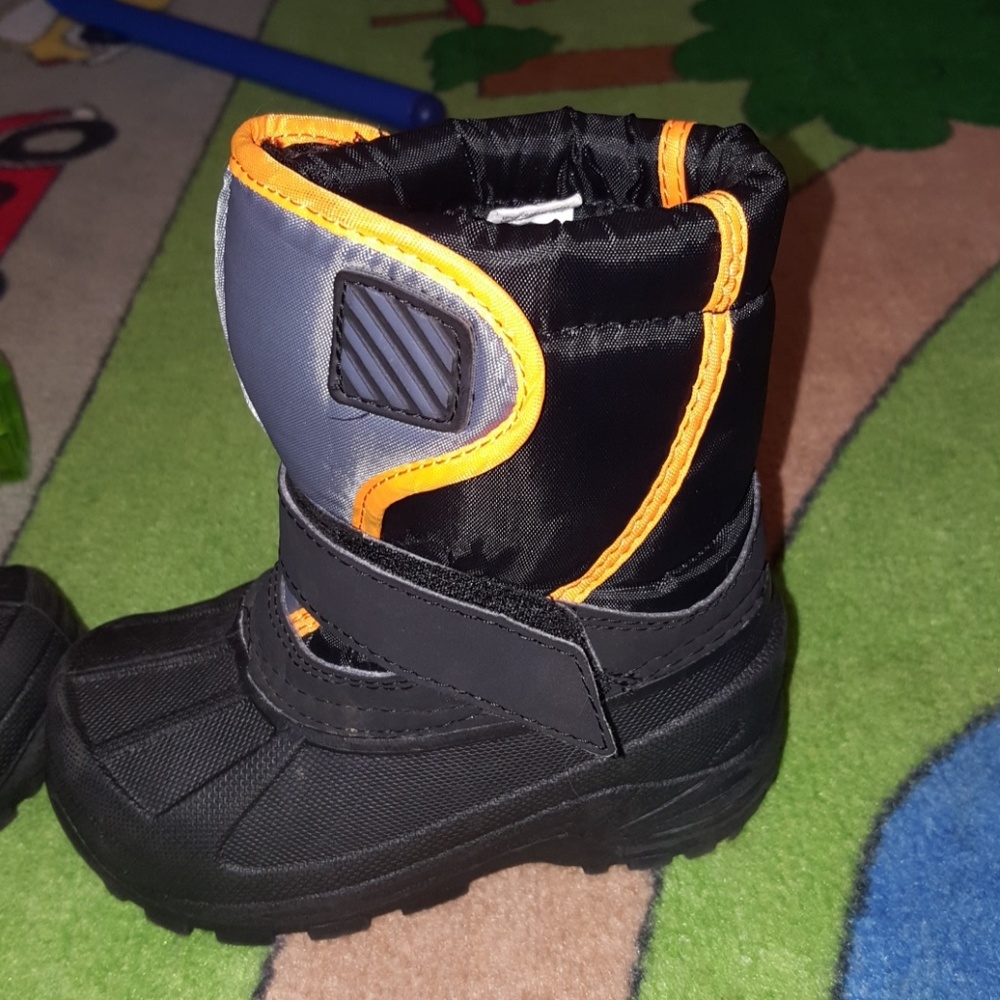 EUC Toddler snow boots