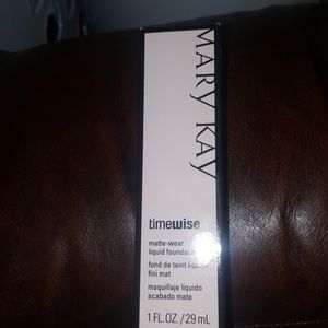 Mary Kay liquid foundation /Ivory 5