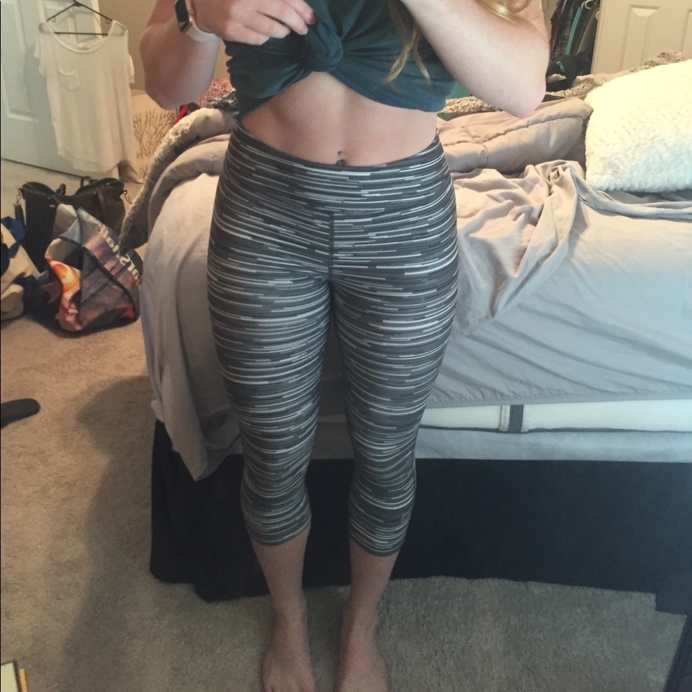 High waisted under armour cropped workout leggings