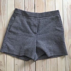 🆕 Ann Taylor navy&white striped polyester shorts