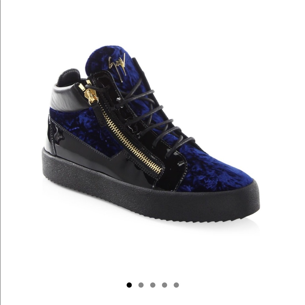 Meet your Posher, Dominique