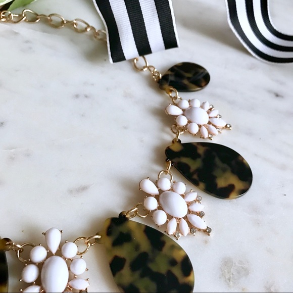 Tortoise & Enamel Statement Necklace - Picture 4 of 6