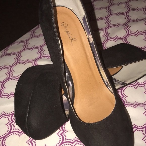 Black Stilettos - Picture 1 of 1