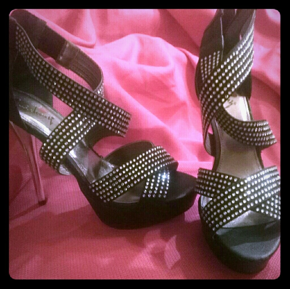 Luichiny Kiss N Tell platform sandal