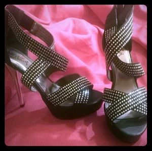 Luichiny Kiss N Tell platform sandal