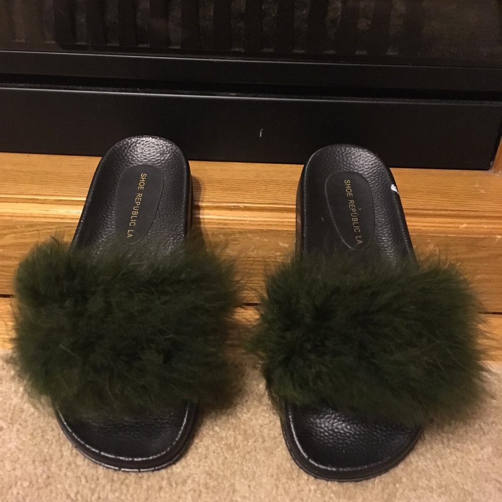 Olive green feathers slides